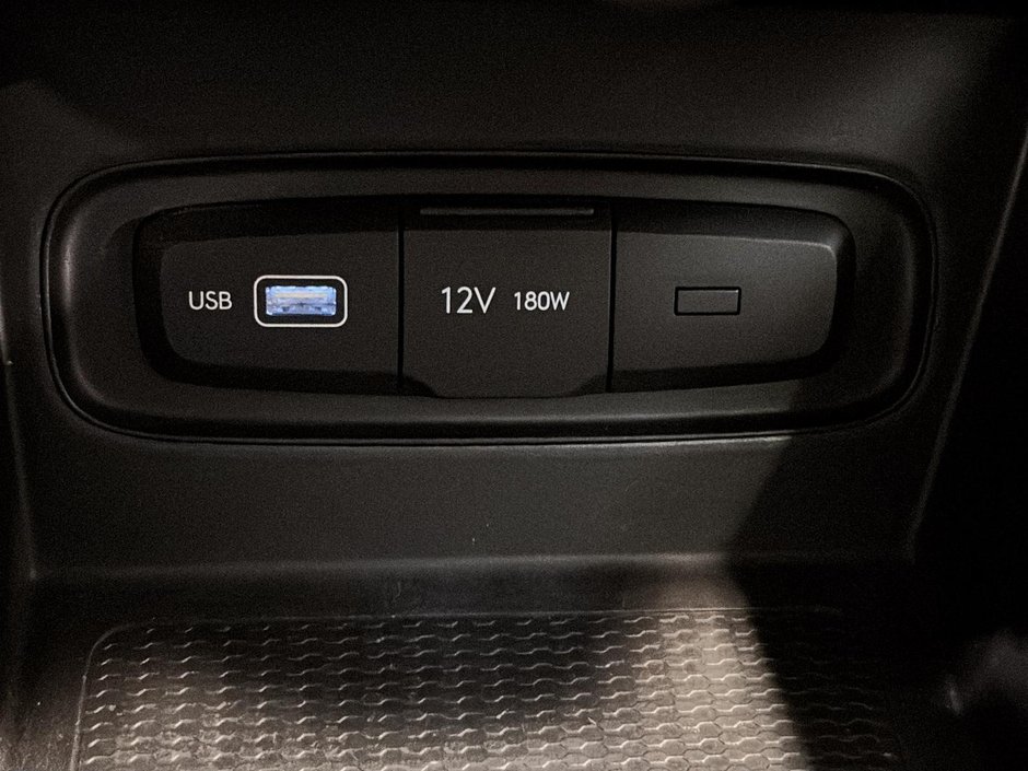 Hyundai Venue CAM. A/C ROUES 16 PO  SIEGES CHAUFFFANTS BLUETOOTH 2022-24