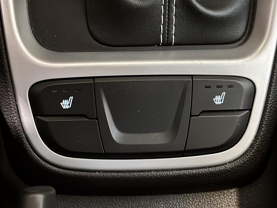 Hyundai Venue CAM. A/C ROUES 16 PO  SIEGES CHAUFFFANTS BLUETOOTH 2022-25