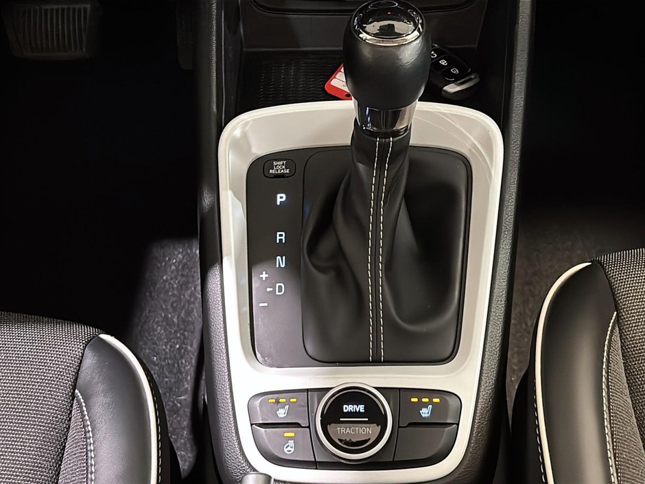 Hyundai Venue ULTIMATE TOIT BLUELINK CARPLAY CAMERA NAVI 2022-24