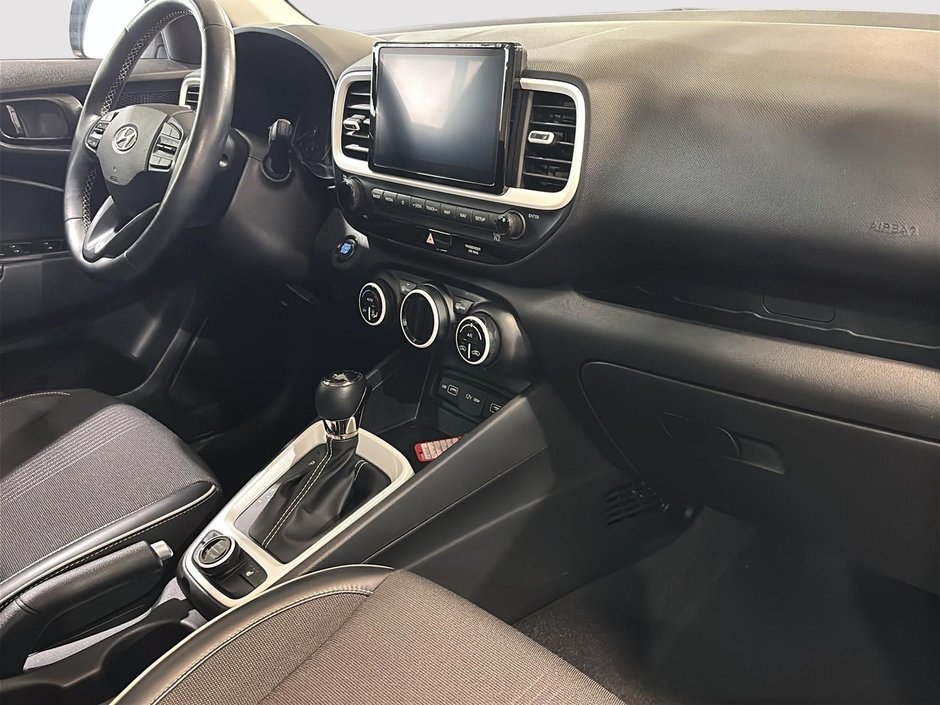 Hyundai Venue ULTIMATE TOIT BLUELINK CARPLAY CAMERA NAVI 2022-13