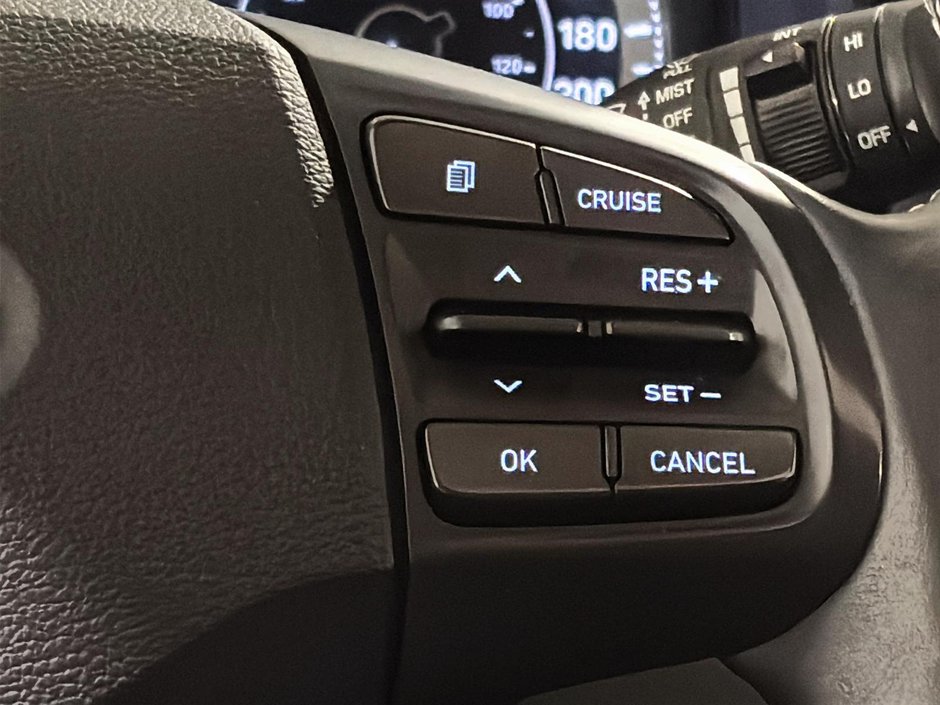 Hyundai Venue ULTIMATE TOIT BLUELINK CARPLAY CAMERA NAVI 2022-30