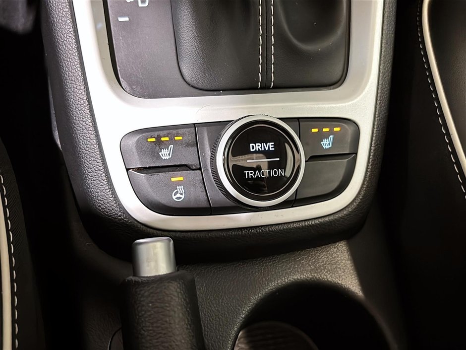 Hyundai Venue ULTIMATE TOIT BLUELINK CARPLAY CAMERA NAVI 2022-36