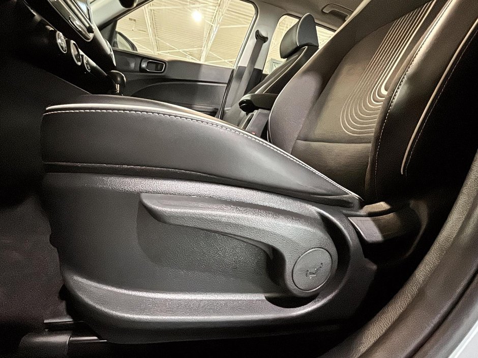 Hyundai Venue ULTIMATE TOIT BLUELINK CARPLAY CAMERA NAVI 2022-17