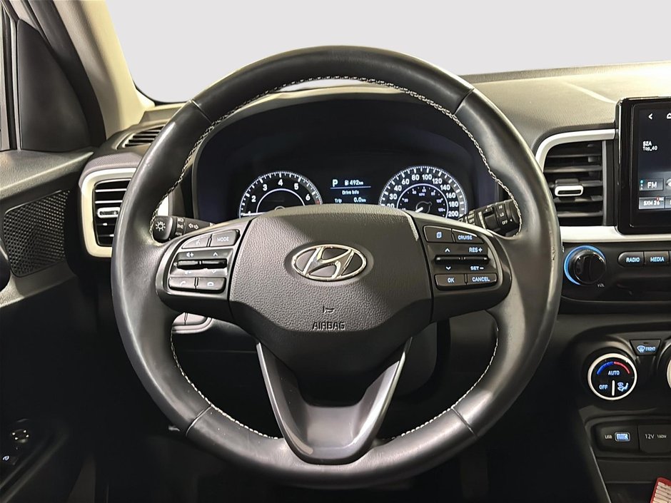 Hyundai Venue ULTIMATE TOIT BLUELINK CARPLAY CAMERA NAVI 2022-27