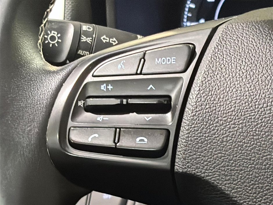 Hyundai Venue ULTIMATE TOIT BLUELINK CARPLAY CAMERA NAVI 2022-28