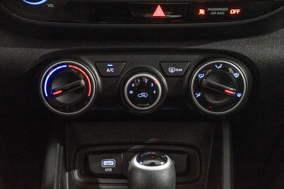 Hyundai Venue ESSENTIAL A/C CAMERA SIEGES CHAUFFANTS BLUETOOTH 2023-23