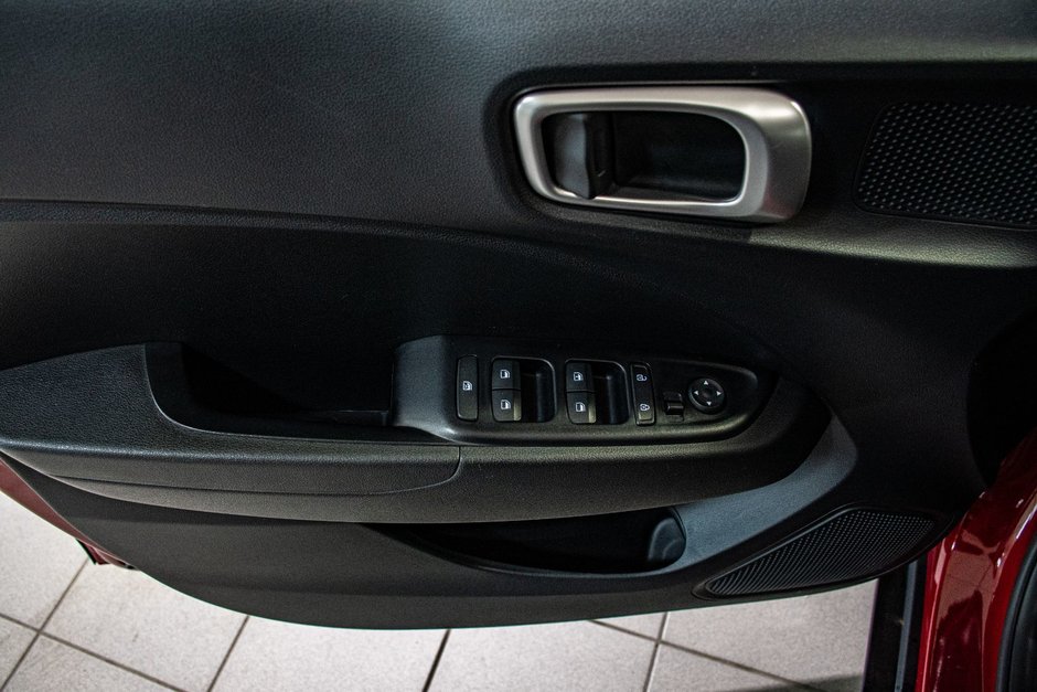 Hyundai Venue ESSENTIAL A/C CAMERA SIEGES CHAUFFANTS BLUETOOTH 2023-15