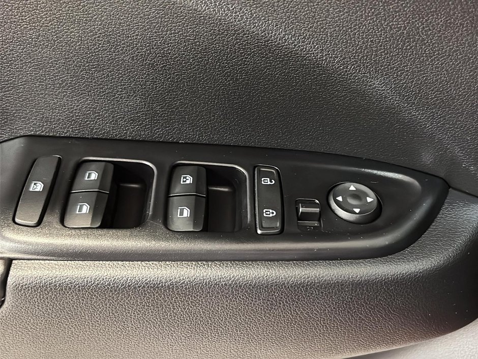 Hyundai Venue ULTIMATE TOIT BLUELINK CARPLAY CAMERA NAVI 2023-27