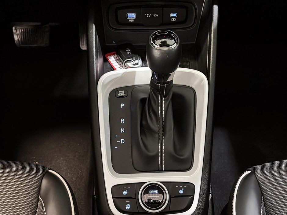 Hyundai Venue ULTIMATE TOIT BLUELINK CARPLAY CAMERA NAVI 2023-20