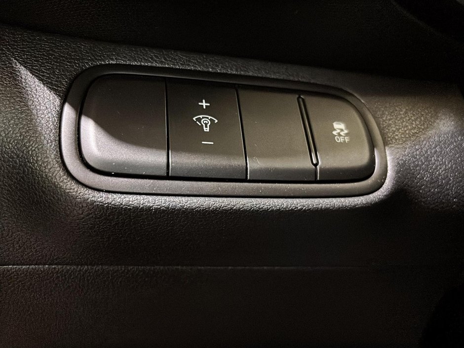 Hyundai Venue ULTIMATE TOIT BLUELINK CARPLAY CAMERA NAVI 2023-36