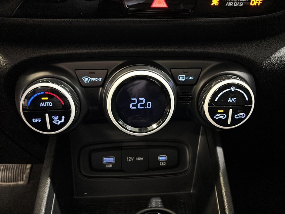 Hyundai Venue ULTIMATE TOIT BLUELINK CARPLAY CAMERA NAVI 2023-32