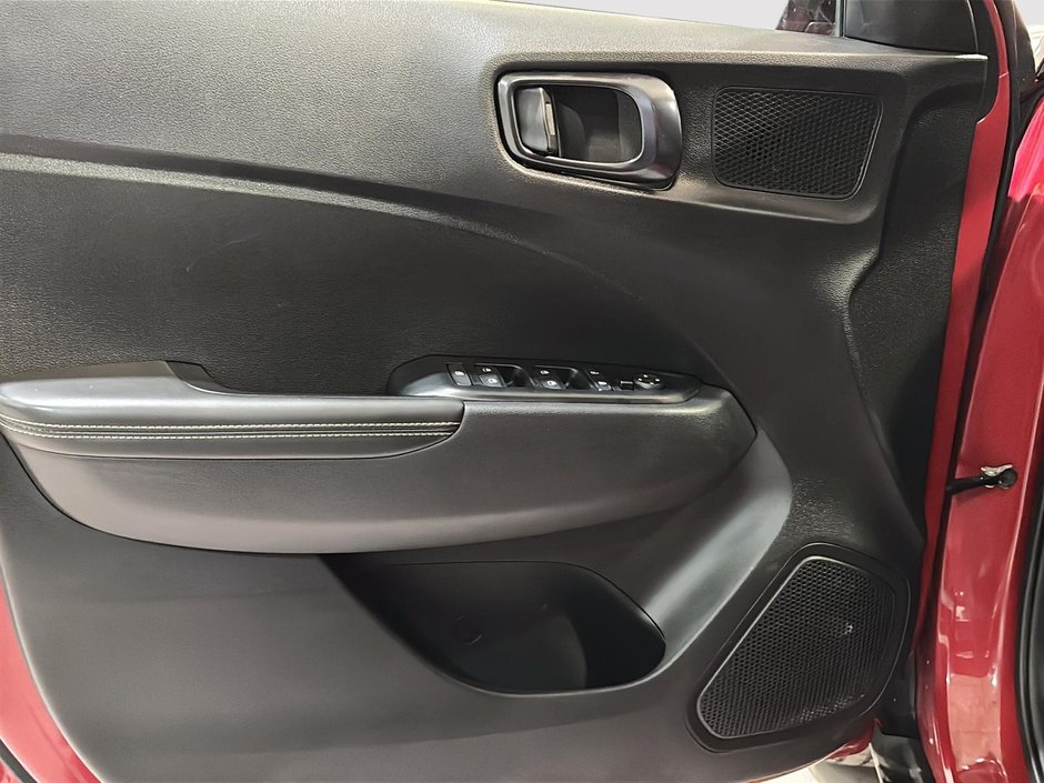 Hyundai Venue ULTIMATE TOIT BLUELINK CARPLAY CAMERA NAVI 2023-19