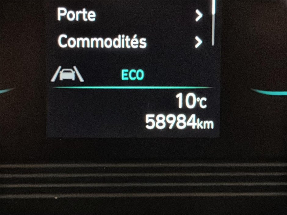 Hyundai Venue ULTIMATE TOIT BLUELINK CARPLAY CAMERA NAVI 2023-33