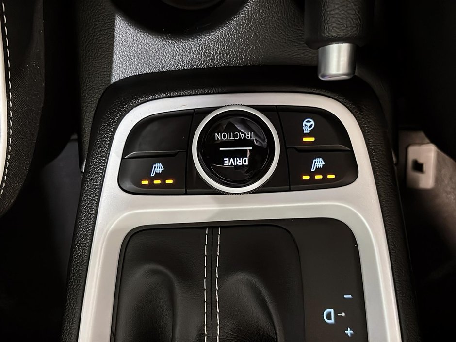 Hyundai Venue ULTIMATE TOIT BLUELINK CARPLAY CAMERA NAVI 2023-29