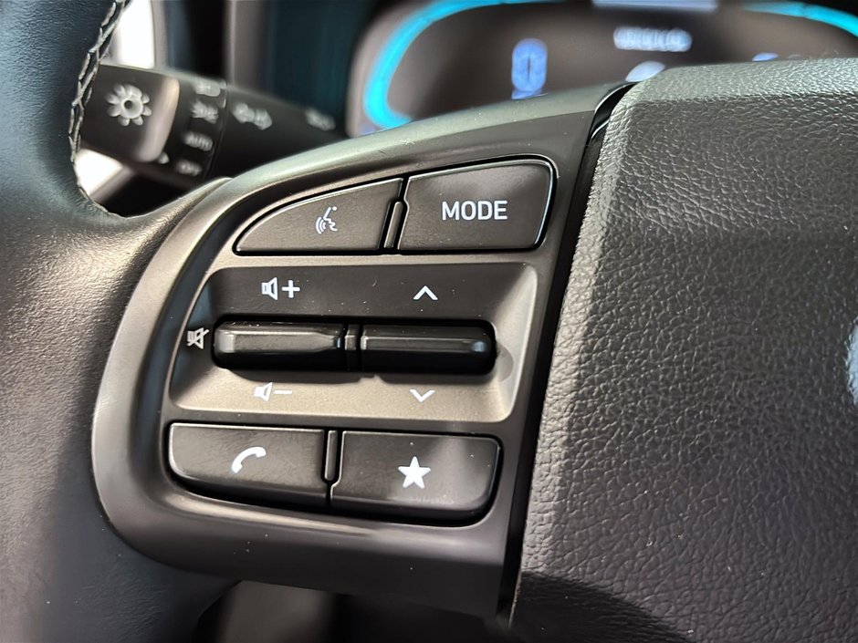 Hyundai Venue ULTIMATE TOIT BLUELINK CARPLAY CAMERA NAVI 2023-24