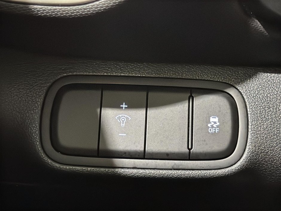 Hyundai Venue PREFERRED CARPLAY SIEGES ET VOLANT CHAUFFANTS MAGS 2023-31