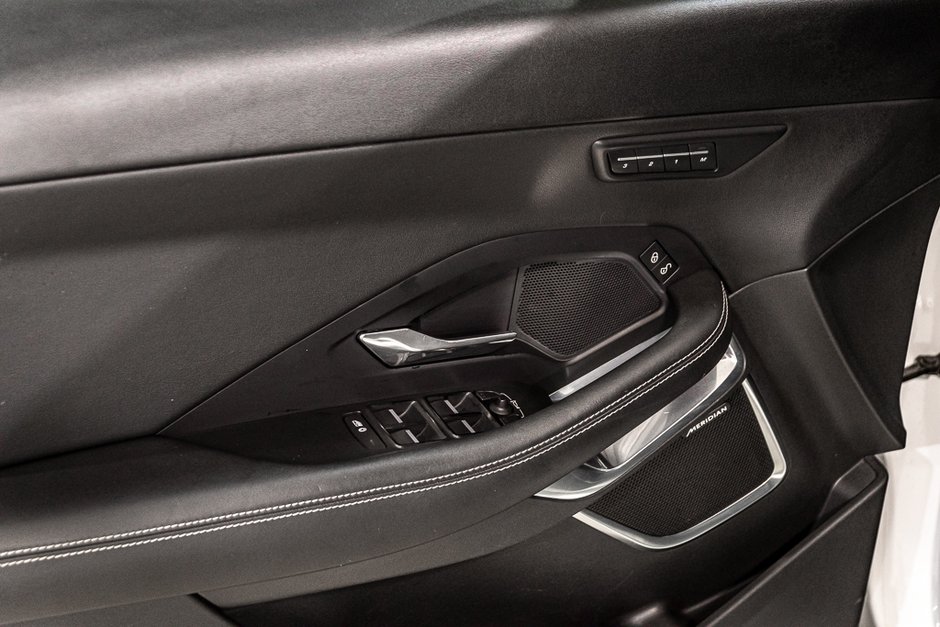 Jaguar E-PACE R-DYNAMIC HSE AWD TOIT PANORAMIQUE CUIR GPS CAMERA 2018-16