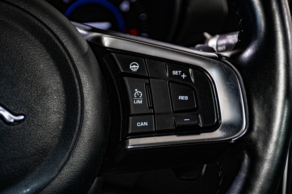 Jaguar F-PACE PRESTIGE 20D DIESEL AWD TOIT OUVRANT NAV CUIR CAM 2018-35