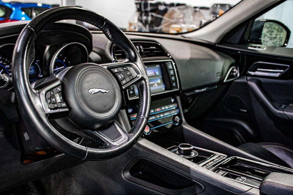 Jaguar F-PACE PRESTIGE 20D DIESEL AWD TOIT OUVRANT NAV CUIR CAM 2018-20
