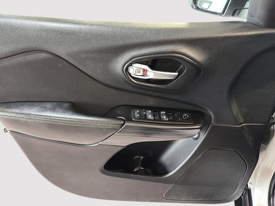 Jeep Cherokee NORTH SIEGES VOLANT CHAUFFANTS BLUETOOTH CRUISE 2015-18