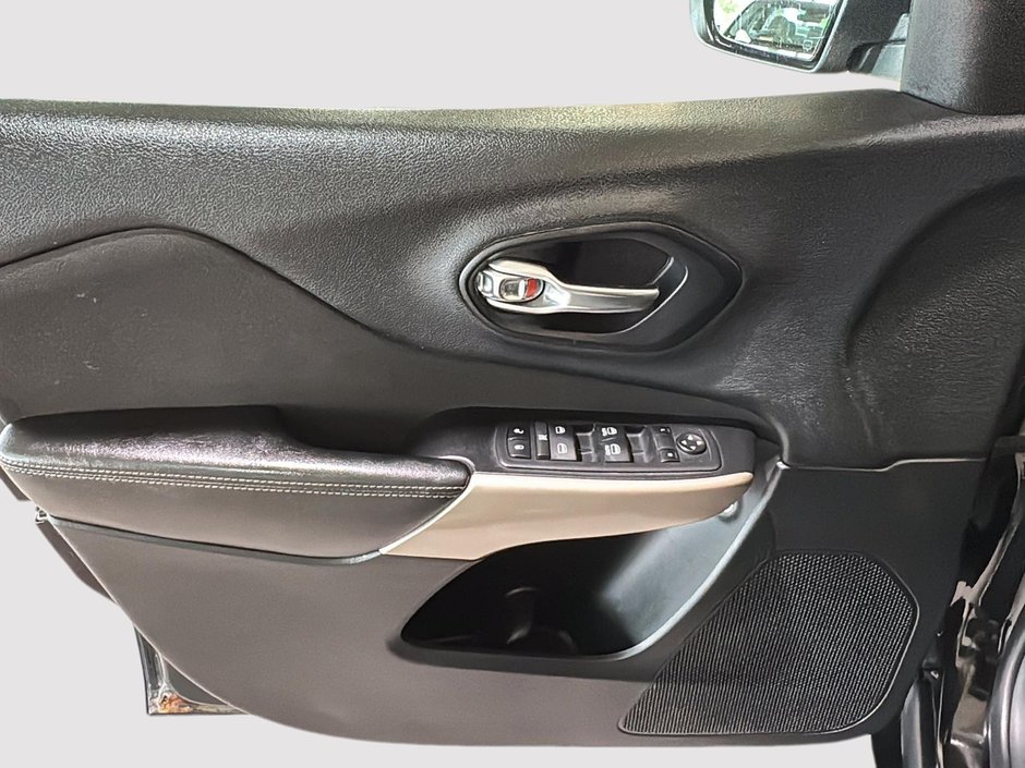 Jeep Cherokee LATITUDE AWD BLUETOOTH SIEGES CHAUFFANTS 2017-18