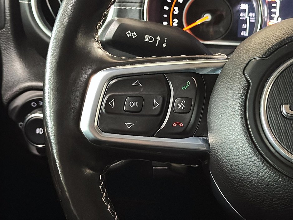 Jeep Wrangler Unlimited SAHARA NORTH EDITION CARPLAY TOIT AMOVIBLE GPS 2020-35