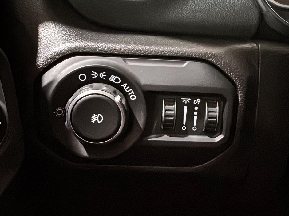 Jeep Wrangler Unlimited SAHARA NORTH EDITION CARPLAY TOIT AMOVIBLE GPS 2020-39