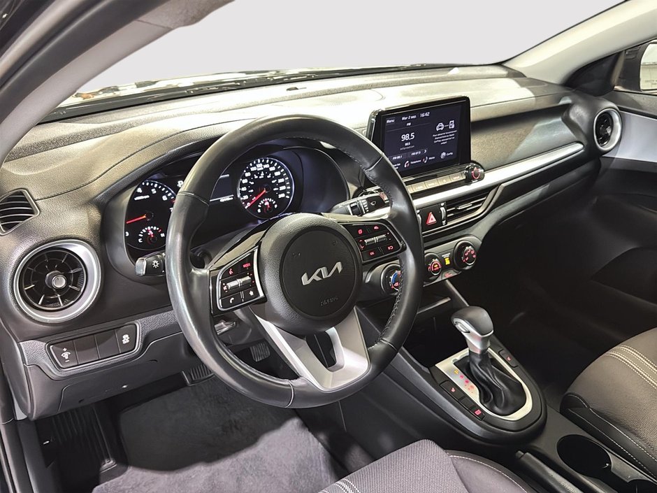 Kia Forte LX BAS KM CLIM SIEGES ET VOLANT CHAUFFANTS CARPLAY 2023-2