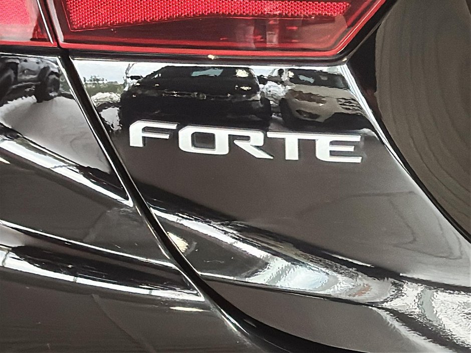 Kia Forte LX BAS KM CLIM SIEGES ET VOLANT CHAUFFANTS CARPLAY 2023-10