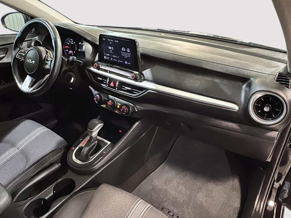 Kia Forte LX BAS KM CLIM SIEGES ET VOLANT CHAUFFANTS CARPLAY 2023-14