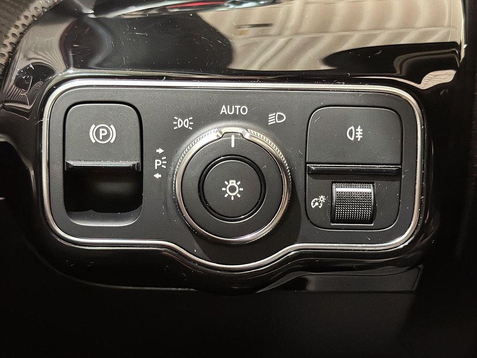 Mercedes-Benz A-Class A 220 4MATIC AMG TOIT PANO CARPLAY CUIR 2020-33