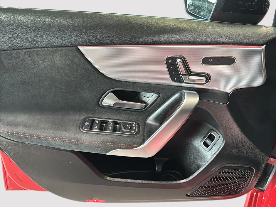 Mercedes-Benz A-Class A 220 4MATIC AMG TOIT PANO CARPLAY CUIR 2020-17