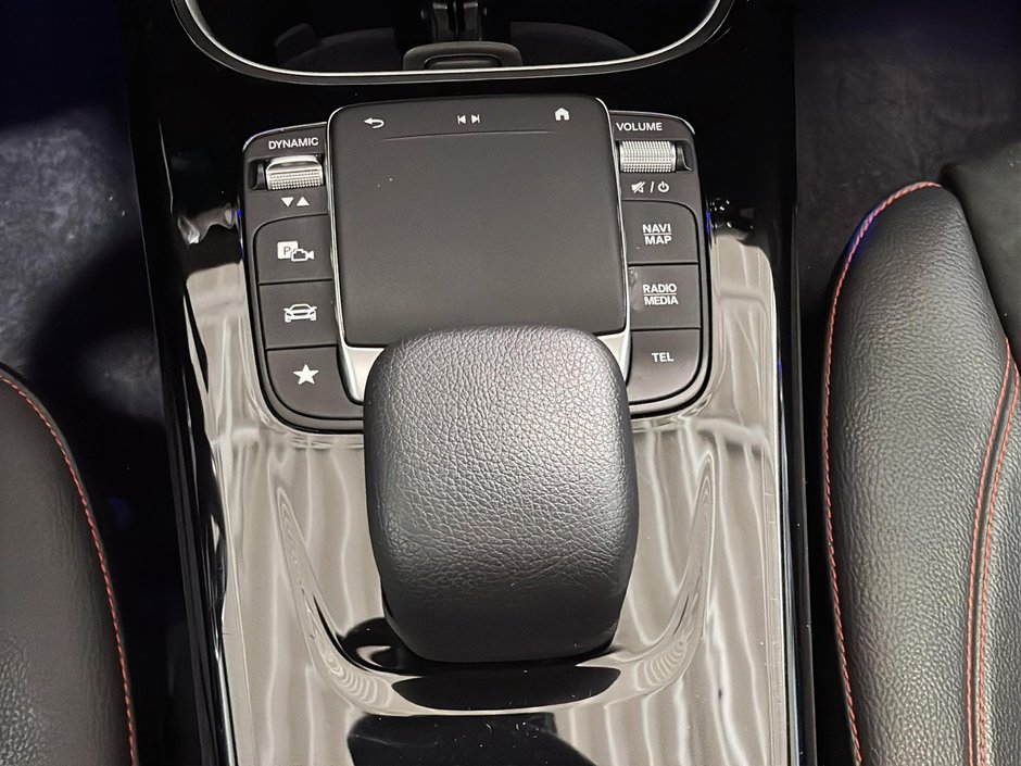 Mercedes-Benz A-Class A 220 4MATIC AMG Night Package, TOIT CUIR 2022-15