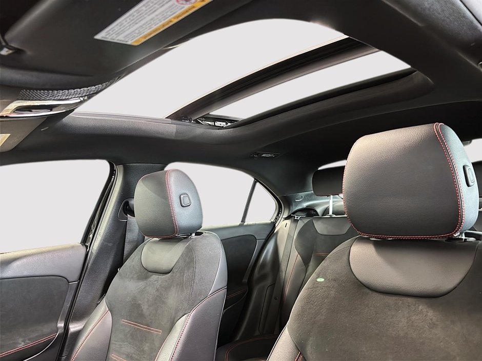 Mercedes-Benz A-Class A 220 4MATIC AMG Night Package, TOIT CUIR 2022-18