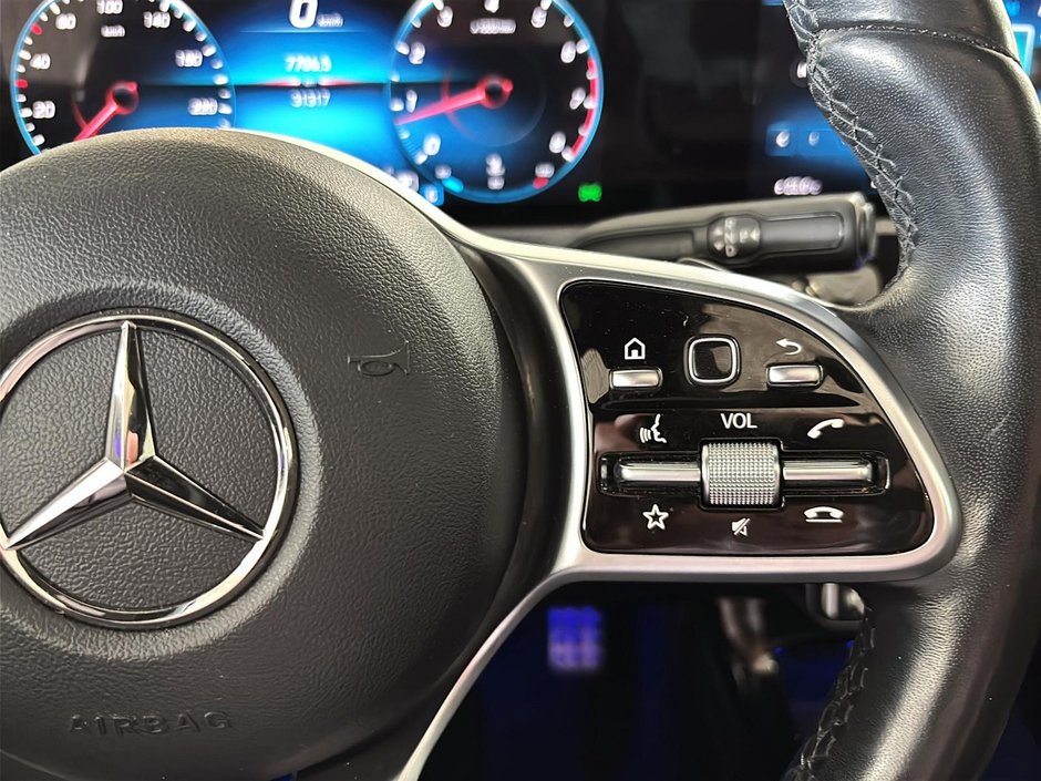 Mercedes-Benz A-Class A 220 4MATIC AMG Night Package, TOIT CUIR 2022-17