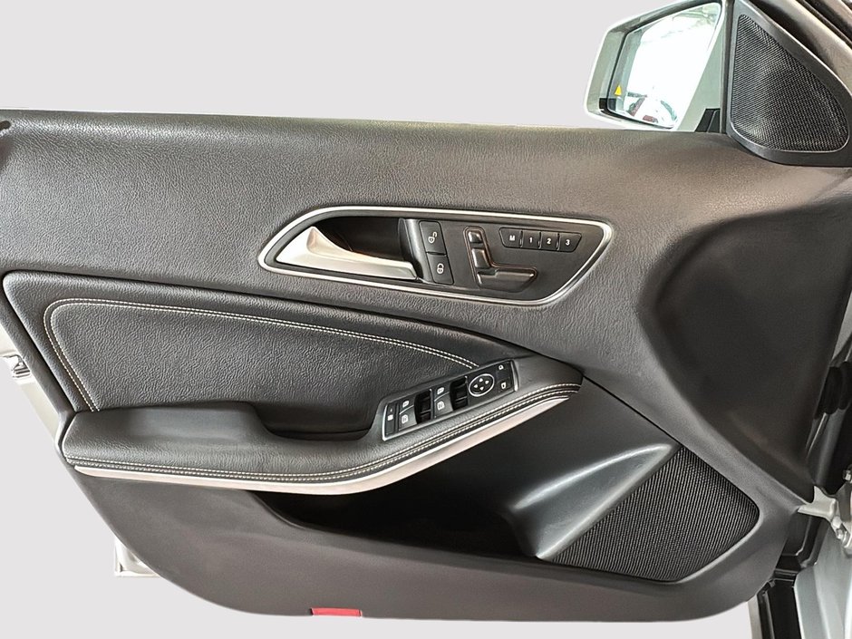 Mercedes-Benz GLA 250 4MATIC CARPLAY TOIT PANORAMIQUE CUIR 2017-19