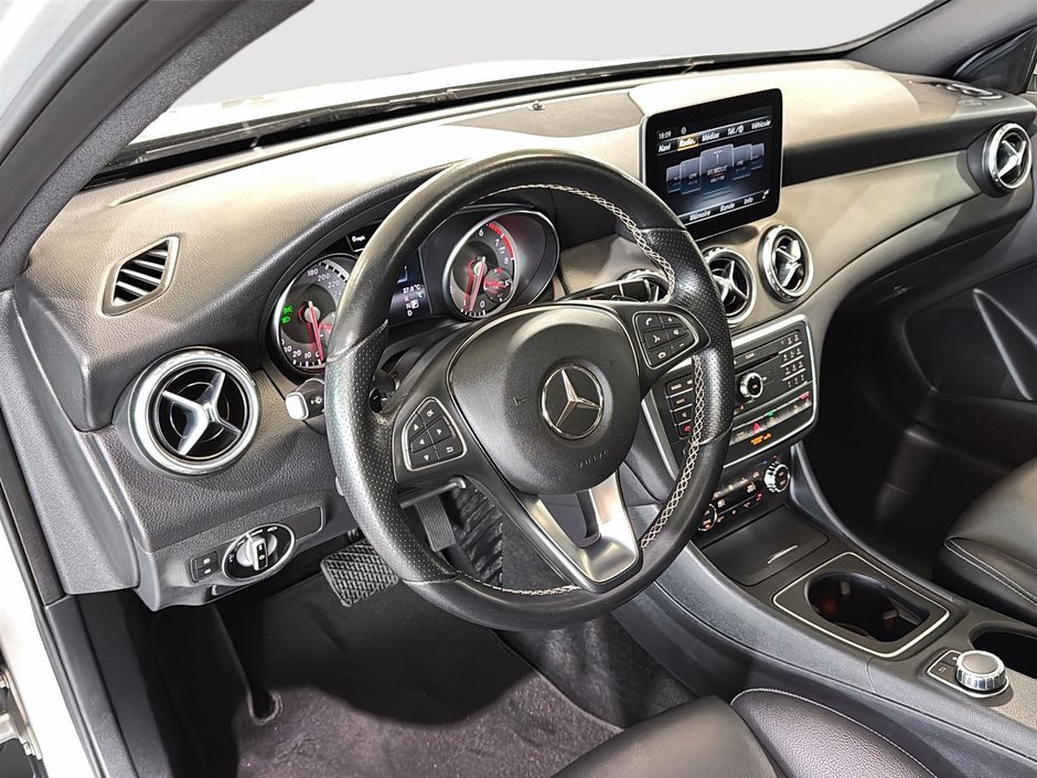 Mercedes-Benz GLA 250 4MATIC CARPLAY TOIT PANORAMIQUE CUIR 2017-2