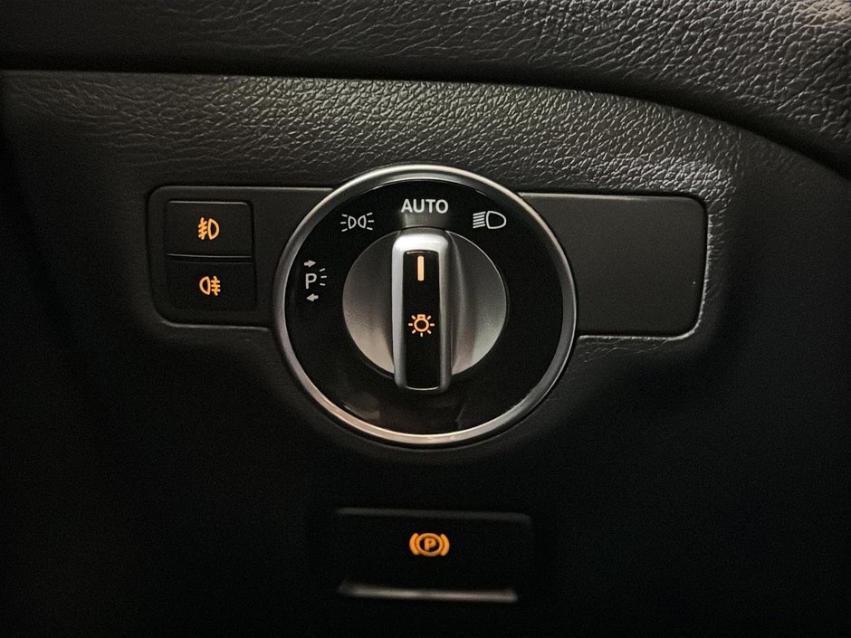 Mercedes-Benz GLA 250 4MATIC CARPLAY TOIT PANORAMIQUE CUIR 2017-35