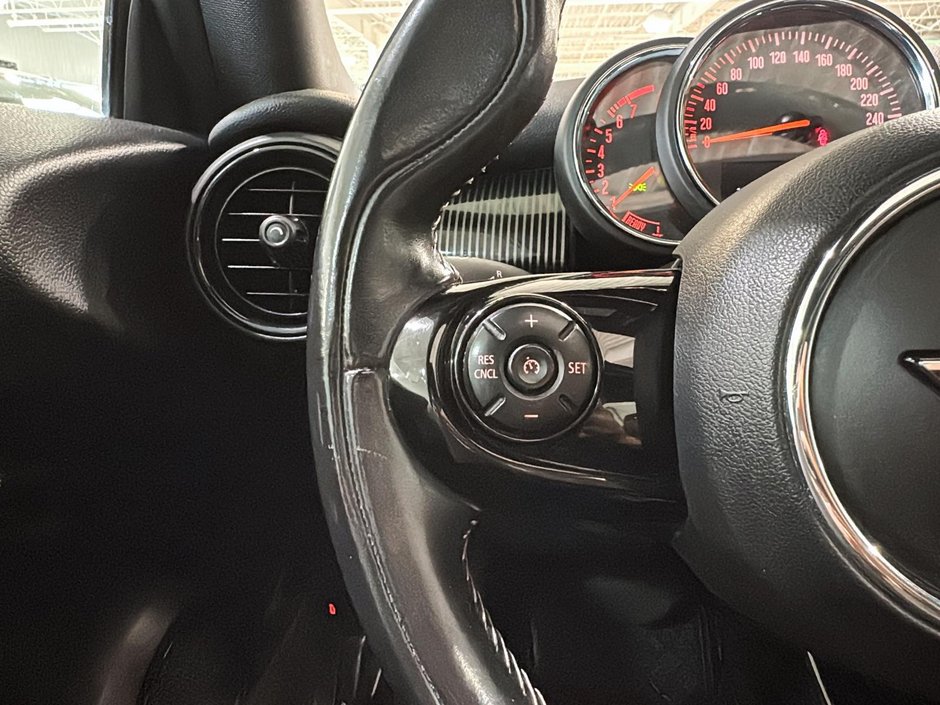 2019 MINI 3 Door COOPER 60 YEARS TOIT CUIR SIEGES CHAUFFANTS-29