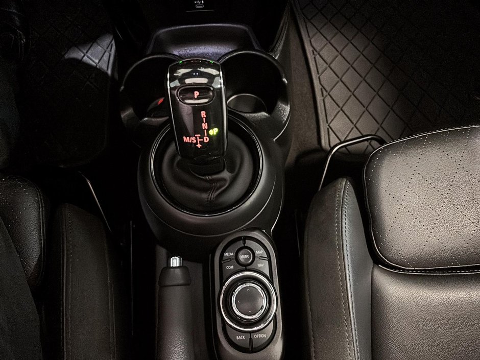 2022 MINI 3 Door John Cooper Works TOIT ROUGE GPS CUIR MAGS-13