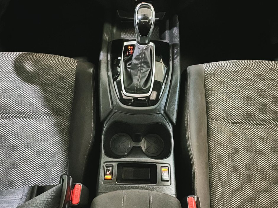 Nissan Qashqai SV CAM TOIT OUVRANT SIEGES CHAUFFANTS 2017-26