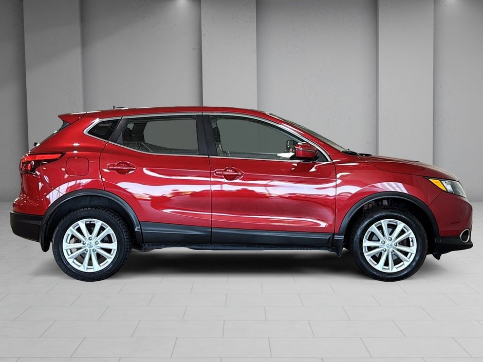 Nissan Qashqai SV CAM TOIT OUVRANT SIEGES CHAUFFANTS 2017-16