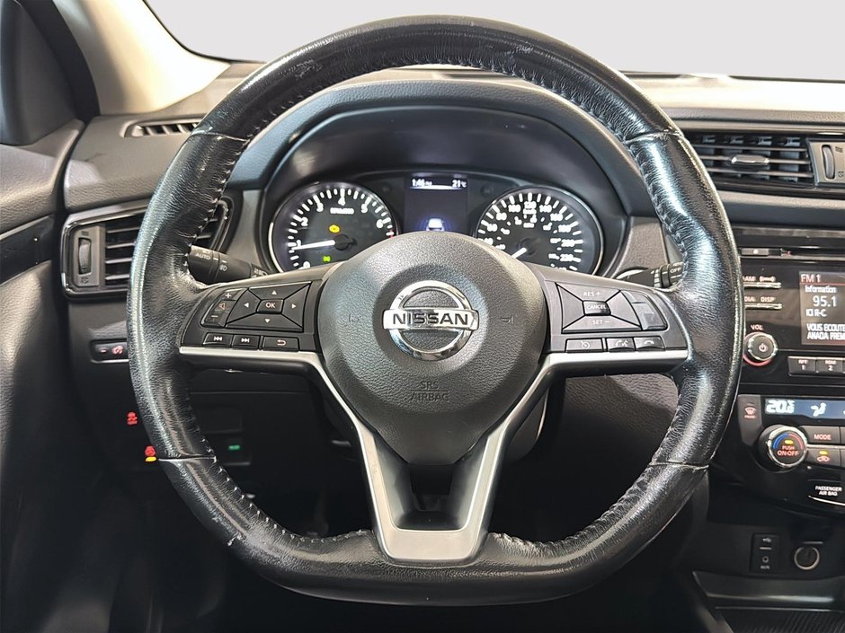 Nissan Qashqai SV CAM TOIT OUVRANT SIEGES CHAUFFANTS 2017-30