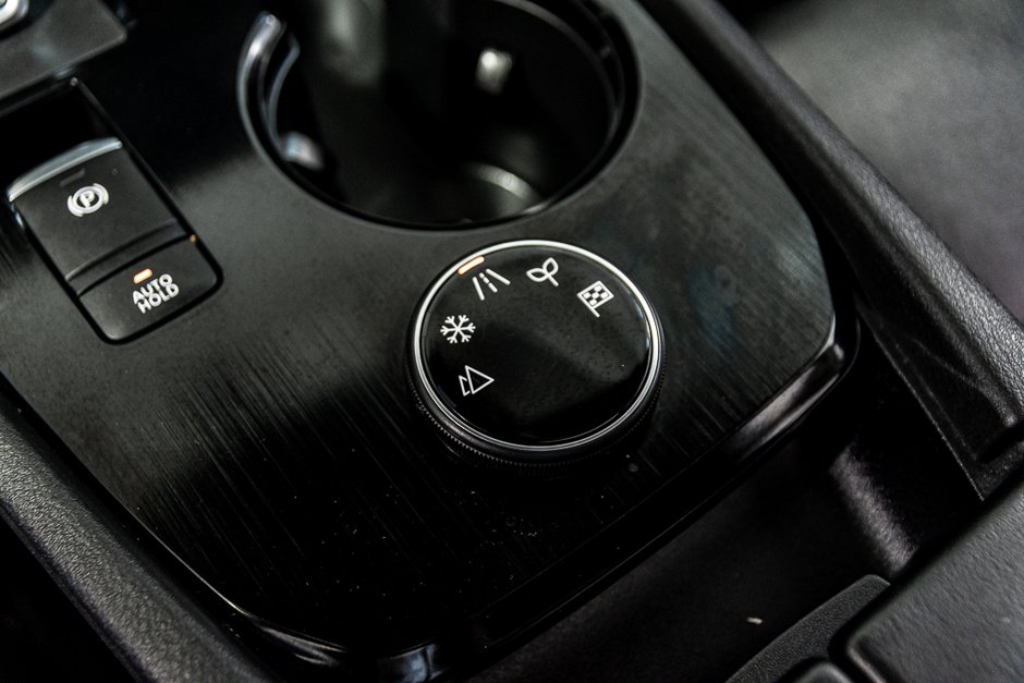 Nissan Rogue SV TOIT OUVRANT SIEGES CHAUFFANTS CARPLAY ANDROID 2024-25