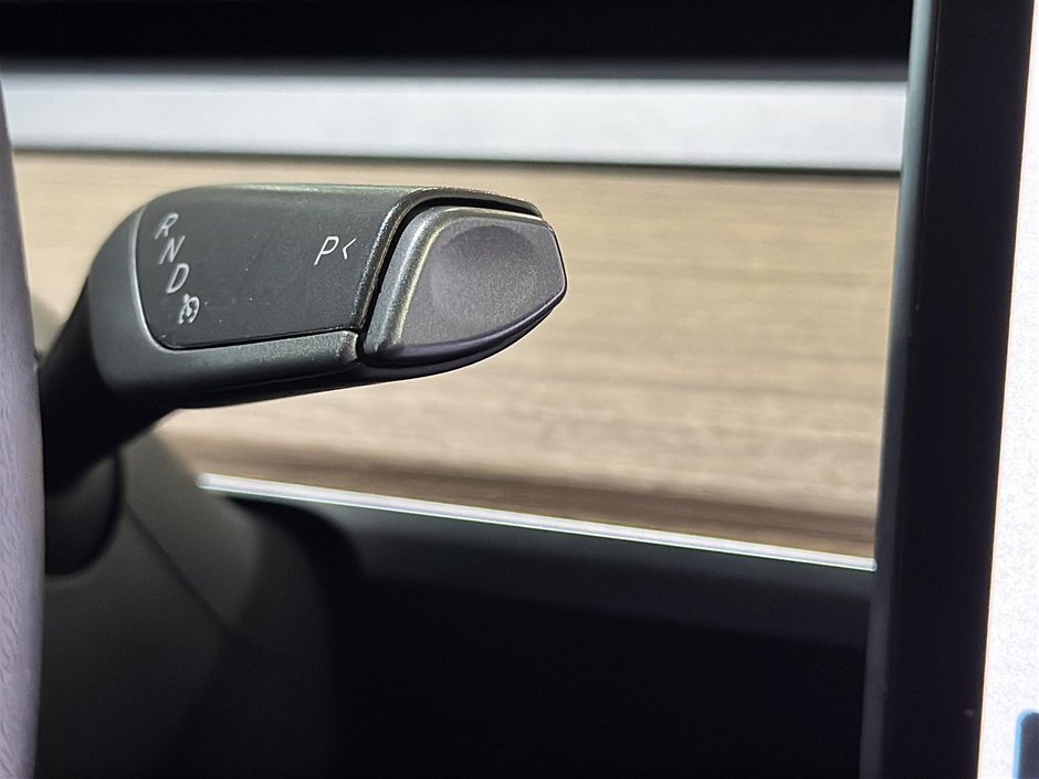 Tesla Model Y LONG RANGE AWD TOIT GPS CAM 360 NAV 2021-25