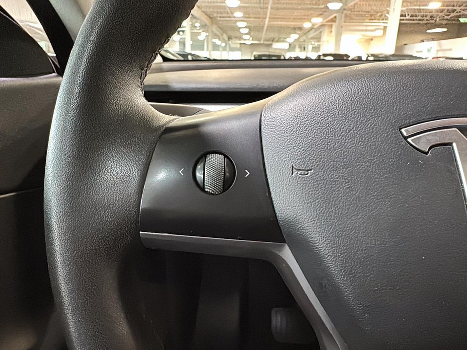 Tesla Model Y LONG RANGE AWD TOIT GPS CAM 360 NAV 2021-34