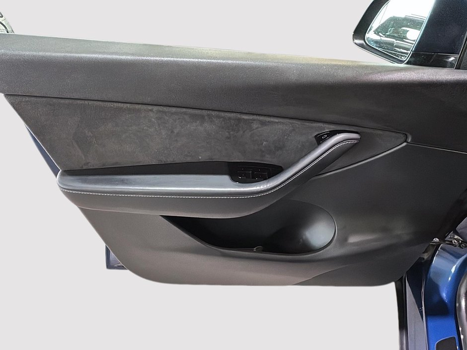 Tesla Model Y LONG RANGE AWD TOIT GPS CAM 360 NAV 2021-17