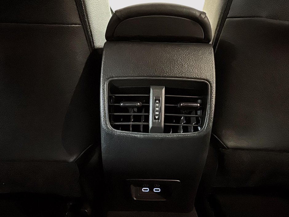 Toyota Corolla Cross XLE AWD GPS CARPLAY TOIT CUIR 2023-29