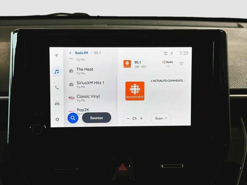 Toyota Corolla Cross XLE AWD GPS CARPLAY TOIT CUIR 2023-21