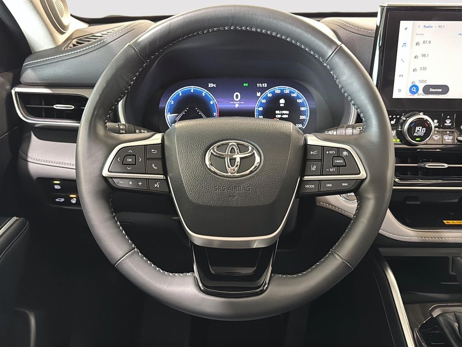 Toyota Highlander LIMITED AWD GPS CUIR TOIT PANORAMIQUE SON JBL 2023-35